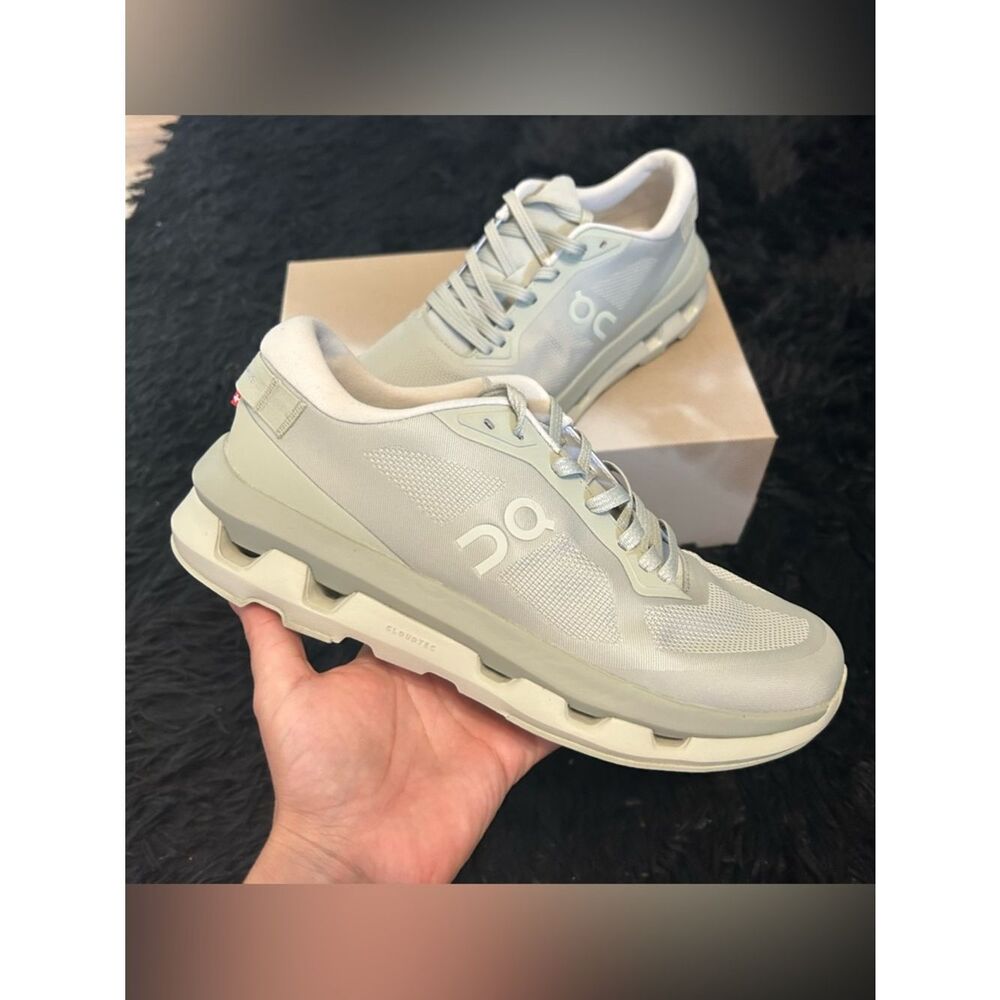ON CLOUDZONE athletic training running lace up shoes sneakers women’s 8 new